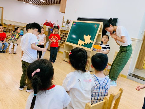 想知道孩子在幼儿园是怎么被老师对待的 赶紧学会这一招